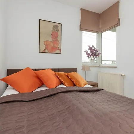 Cozy Near Airport By Renters Varsovie