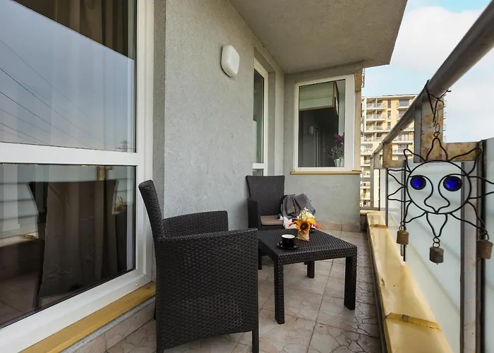 Cozy Near Airport By Renters 바르샤바