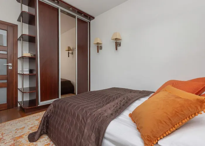 Cozy Near Airport By Renters * 바르샤바