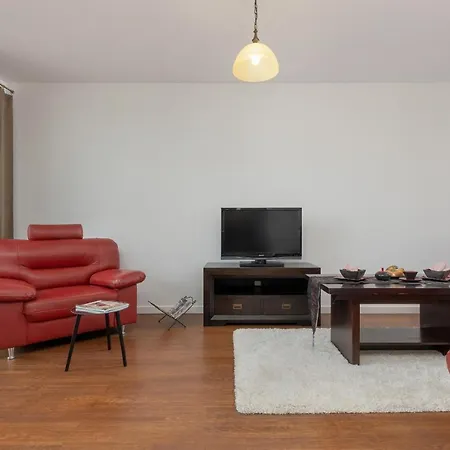 Апартаменты Cozy Near Airport By Renters
